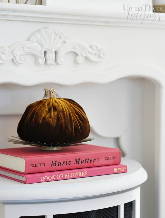 Fall-DIY-Velvet-pumpkin-fireplace-decor