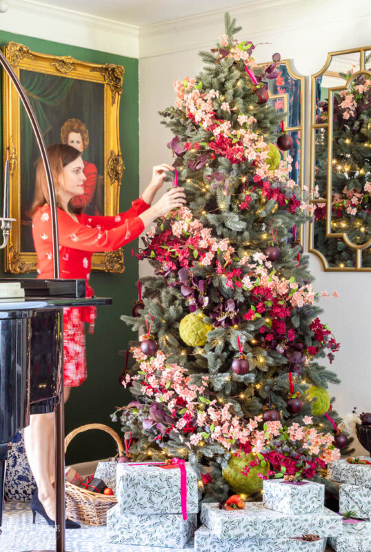 How to Decorate a Stunning Christmas Tree with Flowers